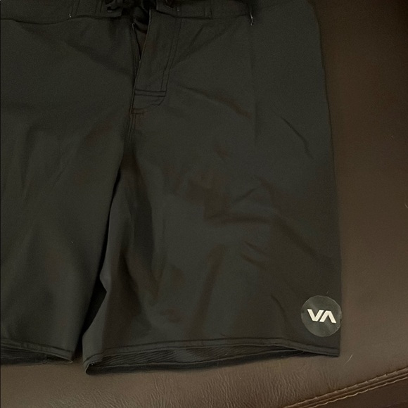 RVCA Men's Black board shorts - Picture 2 of 7